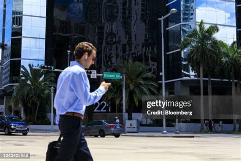 26 1221 Avenue Of The Americas Stock Photos, High-Res Pictures, and Images - Getty Images