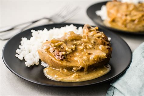 Classic Southern Smothered Pork Chops Recipe