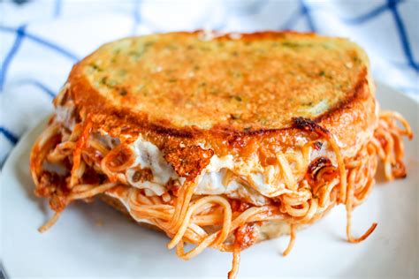 Spaghetti Grilled Cheese - thekittchen