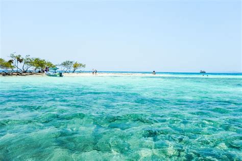 Top 10 Best Roatan, Honduras Beaches You Need To Experience