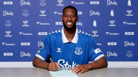 Everton complete signing of Portuguese striker Beto from Udinese ...