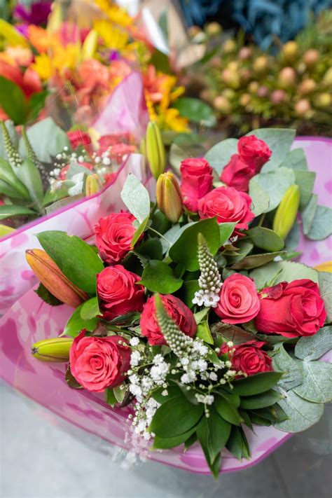 Fourways Mall - It’s not Valentine’s Day without flowers 🌺... | Facebook