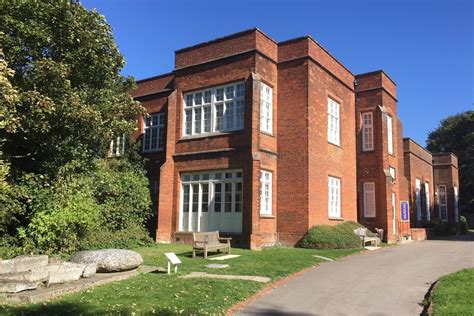 Saffron Walden Museum - Saffron Walden Tourist Information Centre