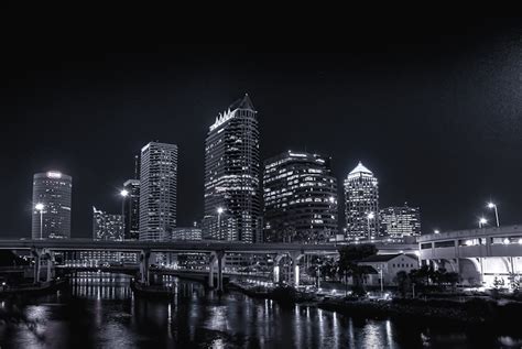 Lynn Wiezycki Photography: Downtown Tampa at Night - Photowalk