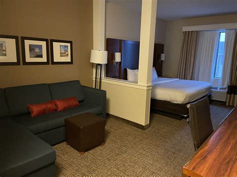 COMFORT SUITES COLUMBUS AIRPORT - Updated November 2024 - 47 Photos & 21 Reviews - 1521 N ...