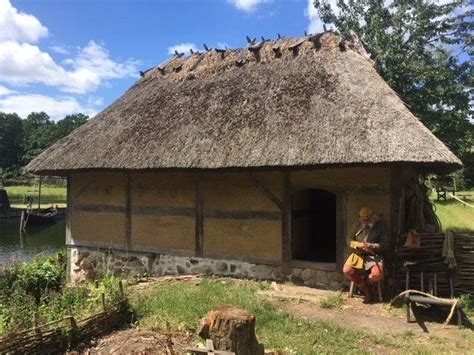 Medieval peasant house | Medieval peasant, Medieval cottage, Medieval ...