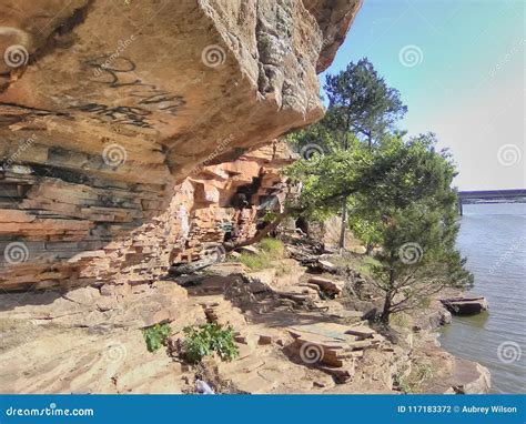 Bluffs at Eufaula Lake stock photo. Image of bluffing - 117183372