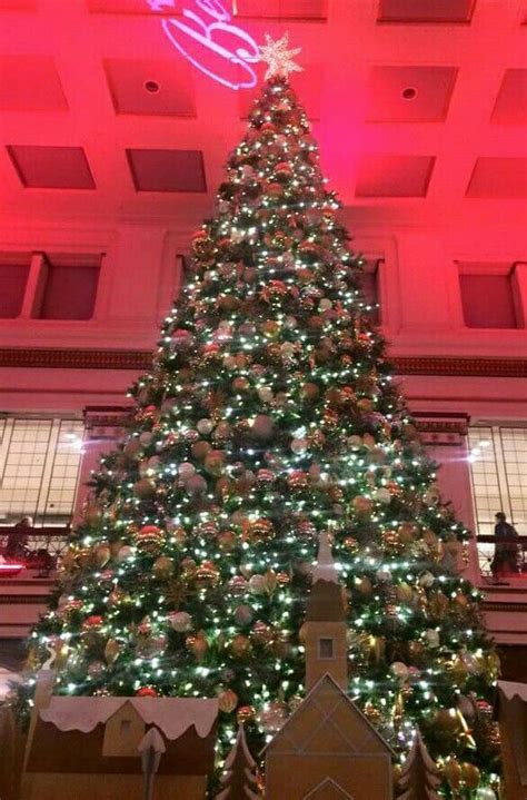 Walnut Room Christmas tree @ Macy's 2016 | Christmas tree, Christmas, Tree