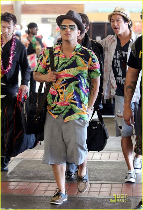 Bruno Mars: Aloha Hawaii!: Photo 2505610 | Bruno Mars Photos | Just Jared: Celebrity News and ...