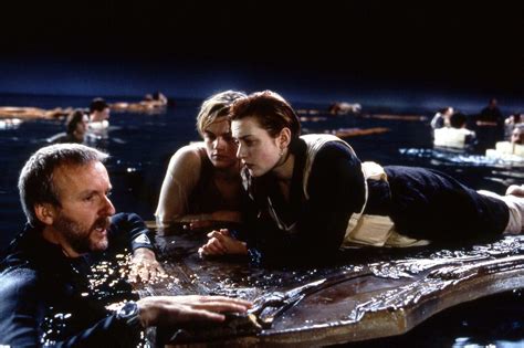 Titanic, 25 anni dopo il regista James Cameron ricrea la scena della ...