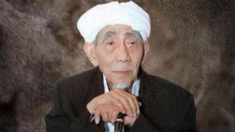 Kisah Kelahiran KH Maimun Zubair atau Mbah Moen, Tiga Kiai Ludahi Air ...