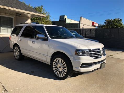 White Lincoln Navigator SUV | Black Tie Executive Limo