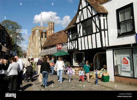 People busy shopping in Hitchin town centre Stock Photo - Alamy