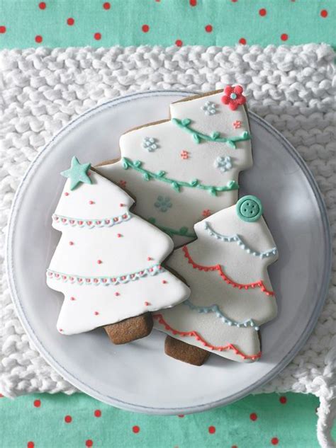 Take the biscuit and turn it into fabulous Christmas tree decorations ...