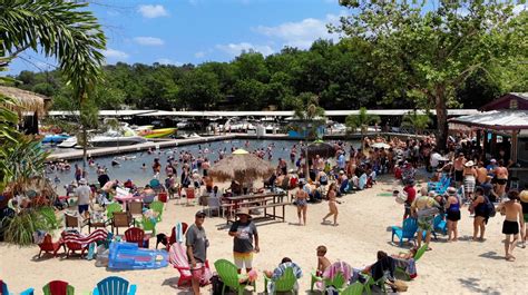 Family-Friendly Waterfront Restaurants at Lake of the Ozarks (2023)