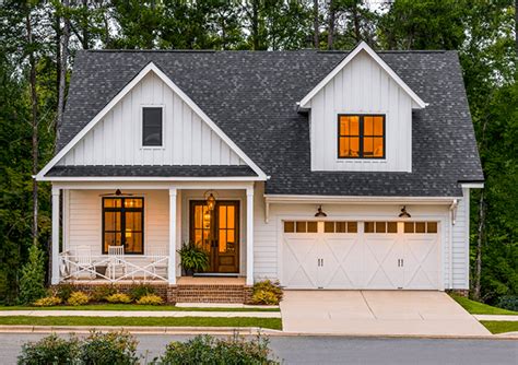 CLASSIC FARMHOUSE GARAGE DOOR IDEAS - GARAGE GUIDES