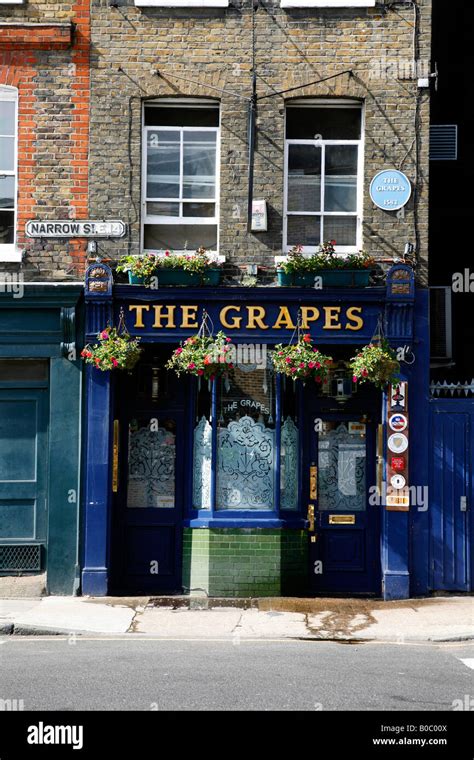 The Grapes pub on Narrow Street, Limehouse, London Stock Photo - Alamy