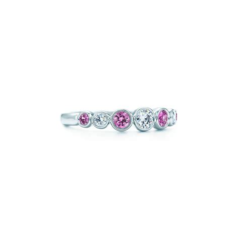 Tiffany Jazz™ graduated band ring with pink sapphires and diamonds in platinum. | Tiffany & Co.