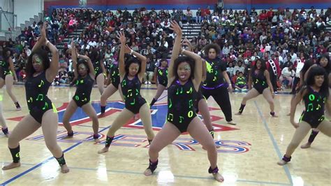 Loyalty Dance Team Ent Presents The War Zone Part II Performances TOO MUCH DANCE MAJORETTE - YouTube