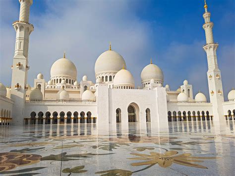 The Sheikh Zayed Grand Mosque In Abu Dhabi Is Much More Than Grand!