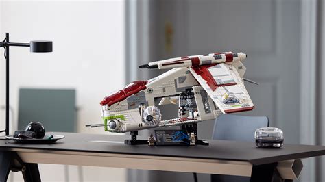 LEGO Announces The Release Of Its Massive Star Wars Republic Gunship - IMBOLDN