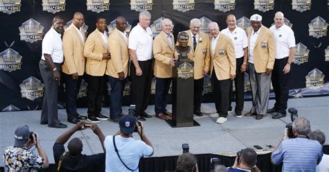 NFL Officially Inducts 8 Into Hall Of Fame - CBS Los Angeles