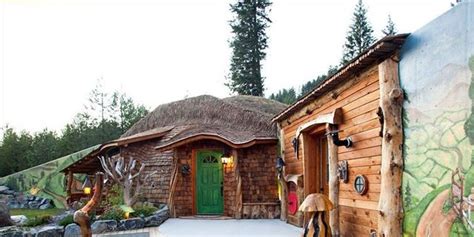 Hobbit Houses - Homeaway Hobbit Houses