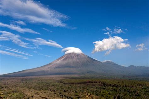 7 Gunung Berapi yang Masih Aktif di Indonesia, Ketahui Letaknya Yuk!