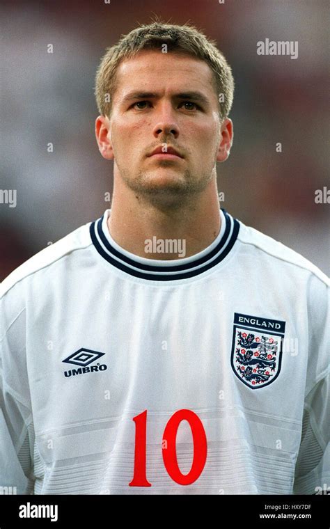 MICHAEL OWEN ENGLAND & LIVERPOOL FC 12 June 2000 Stock Photo - Alamy