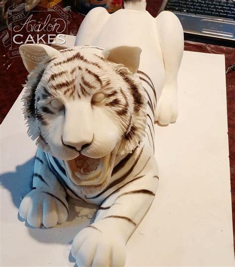 Tiger Cake - Cake by Avalon Cakes School of Sugar Art - CakesDecor