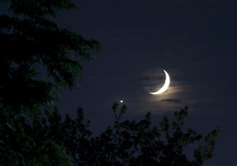 Crescent and Venus - NASA Science | Moon photography, The moon is beautiful, Moon pictures