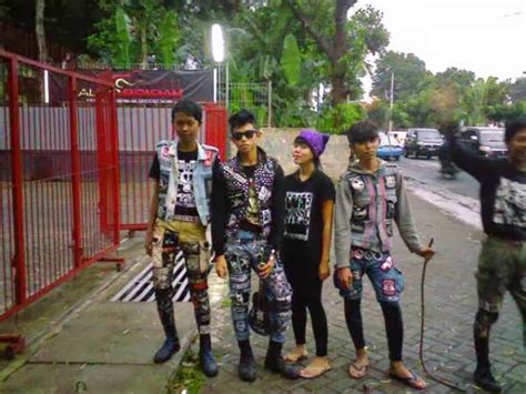 PUNK STREET MALANG: FOTO-FOTO ANAK PUNK