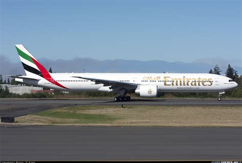 Boeing 777-300/ER - Emirates | Aviation Photo #3934699 | Airliners.net