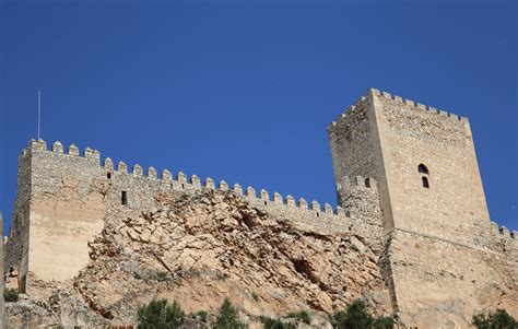 Almansa and its castle * All PYRENEES · France, Spain, Andorra