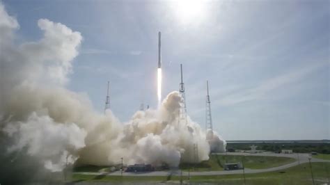 Falcon 9 Rocket Launches With Dragon Spacecraft – Space Station