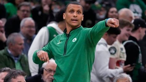 Celtics’ Joe Mazzulla continues to poke fun at criticism of his coaching