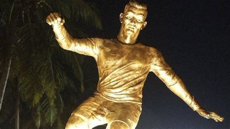 Cristiano Ronaldo Statue India - Image to u