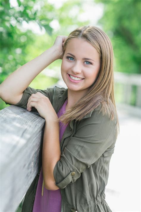 Megan | Eagan High School Senior Pictures » Nealy Lanzen | Minneapolis Senior Photographer