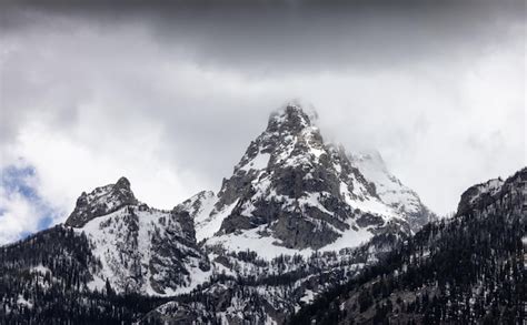 Premium Photo | Snow covered mountains in american landscape spring season