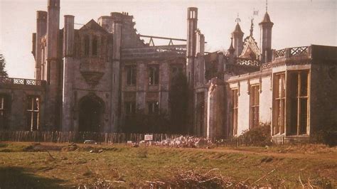 Highcliffe Castle closes for major restoration - BBC News