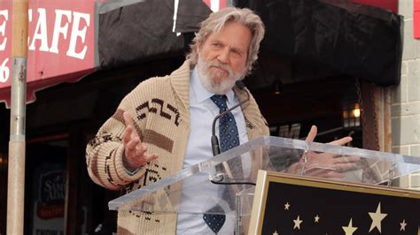 Jeff Bridges Brings Back The Dude at John Goodman Walk of Fame [VIDEO] - Variety