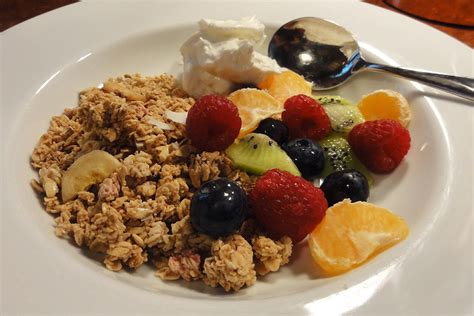 Granola & Fresh Fruit – My Home Bistro