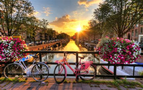 Amsterdam bike tour with canal cruise | OutdoorTrip