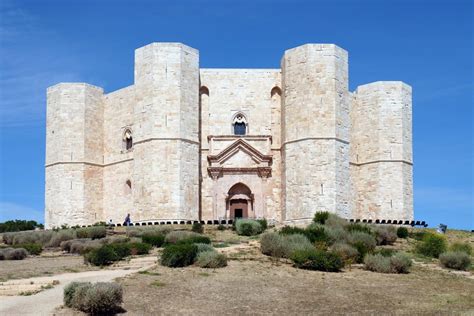 Castel del Monte, het mysterie van het 8-hoekige kasteel in Puglia