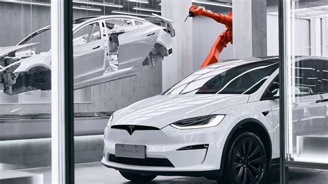 New Tesla Concept Store Shows How Its Electric Cars Are Built in 45 Seconds