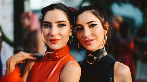 The Veronicas Announce New Album 'GOTHIC SUMMER'