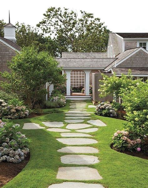 Stunning Stepping Stones Pathway Design Ideas 15 - HMDCRTN