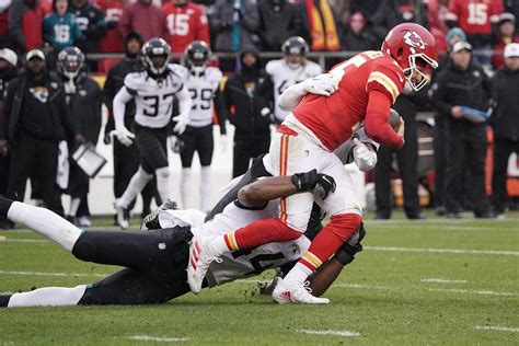 As Chiefs’ Star QB Patrick Mahomes Overcomes Ankle Injury to Secure Win ...