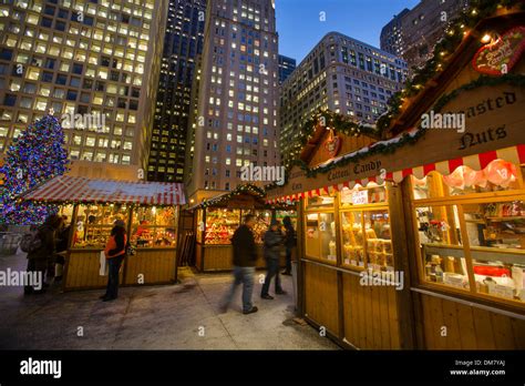 shoppers at Chicago German christkindlmarket winter festival open air ...