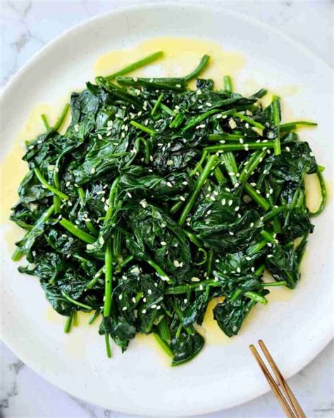 Stir Fried Spinach with Garlic - Casually Peckish